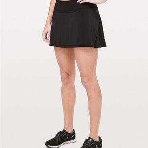Lululemon Play off the Pleats Mid-Rise Skirt
size 6